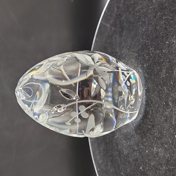 Sullivans Etched Glass Crystal Egg Paperweight - Picture 3 of 8